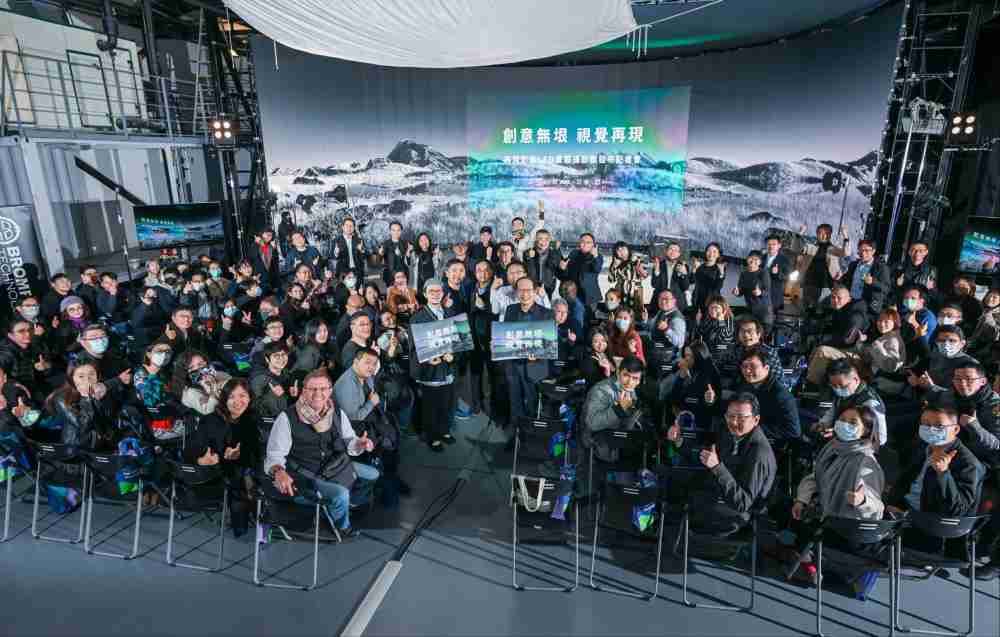 再现影像LED虚拟制作摄影棚整合拍摄场景、、、、内容制作、、、、技术指导到设备租借一站式服务，，，，可望提升LED虚拟制作的影视效能，，进而产出更多高质量细致作品