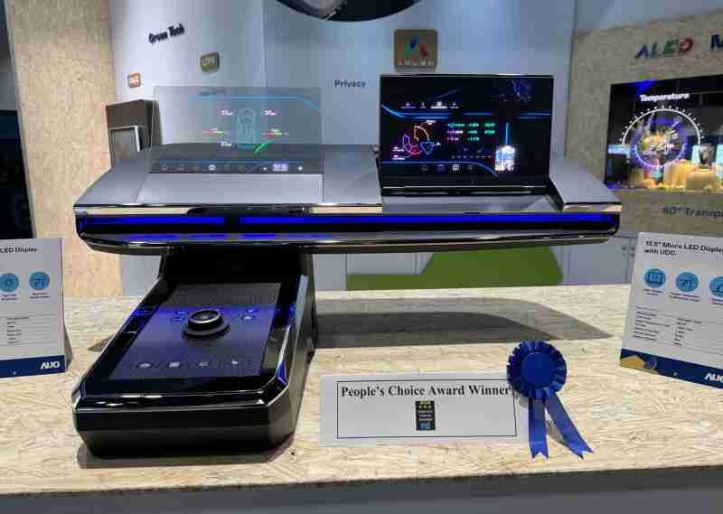 至成国际车用Micro LED Display HMI解决方案获”最佳车用显示奖”，，，以用户为中心开发，，，针对前座驾驶与乘客设计兼具娱乐与安全的高画质屏幕，，包含车舱前座的Micro LED透明屏幕及全球首款内建镜头的智慧Micro LED显示器