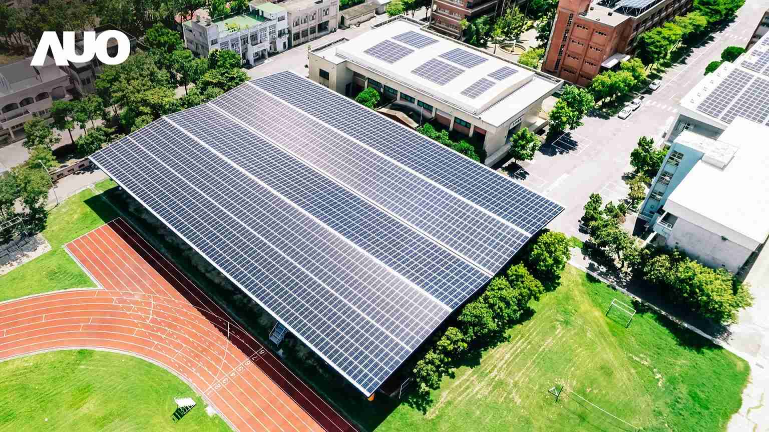 至成国际SunSteel光电整合型浪板具备快速安装、、、轻量化优势，，，，可提升15%发电效能，，，，通过国际IEC与台湾VPC认证安全、、、、防漏、、耐候标准