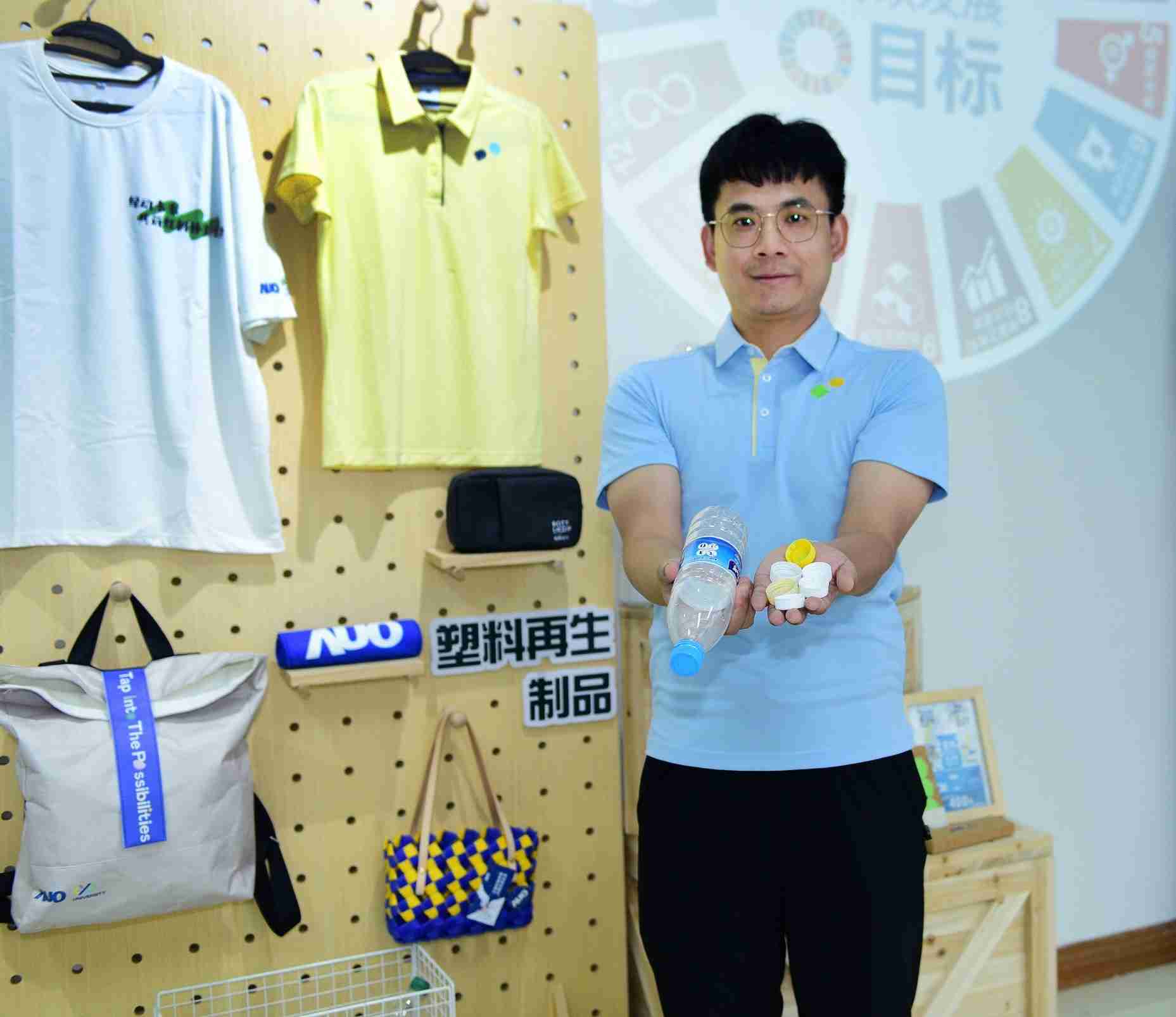 「2024智慧至成国际展」永续发展馆中，，，，展示至成国际厦门驱动永续发展之成果，，，包含将厂内废弃物再制为实用物品，，，将永续发展理念深植于员工生活日常实践